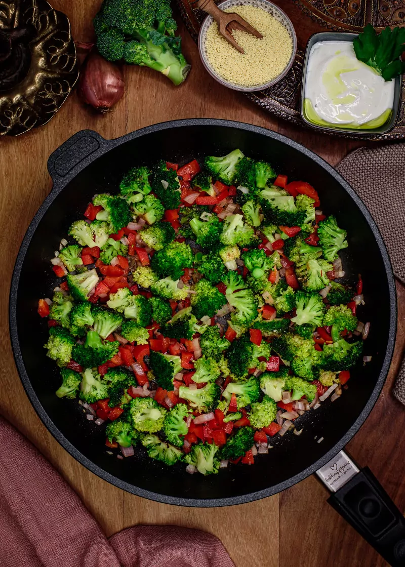 Couscous-Gemüse Pfanne mit Hähnchenbruststreifen