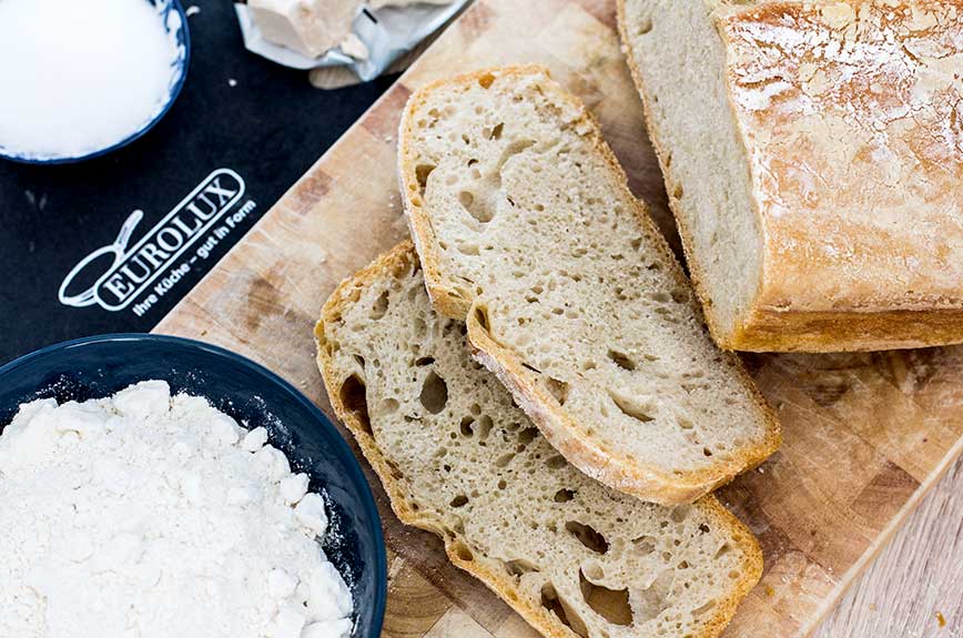 BROT MIT BIER UND DINKELMEHL